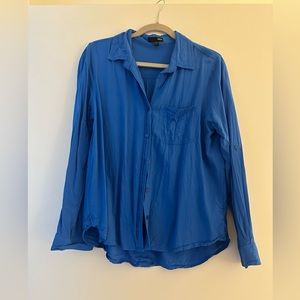 Aqua (Bloomingdale’s Brand) long sleeve blue button up shirt. Size large.